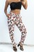 Weißer Fließender Hose mit geradem Schnitt und buntem Blattmuster. | 6,17 € | OKKO MODE