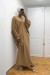Vestido longo de tricô com gola em V - Camel | 22,96 $ | OKKO MODE
