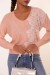 Suéter rosa pastel con cuello en V y detalle de encaje blanco | 10,92 $ | OKKO MODE