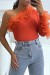 Blusa roja de manga única y volantes | 7,35 € | OKKO MODE