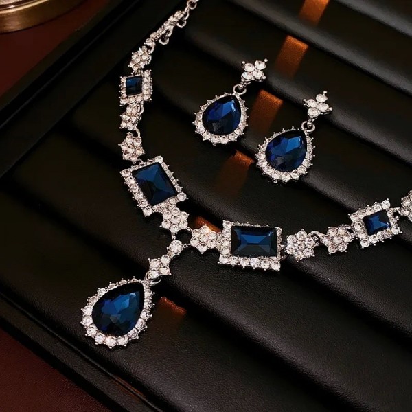 Collier pendentif goutte d'eau en biscuits carré pour femme
