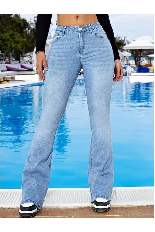 Calça jeans feminina azul claro, corte reto