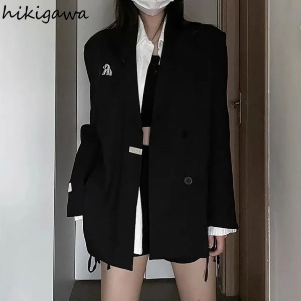 Schwarze Damenblazer im lässigen Streetwear-Stil, atmungsaktiv und temperamentvoll.