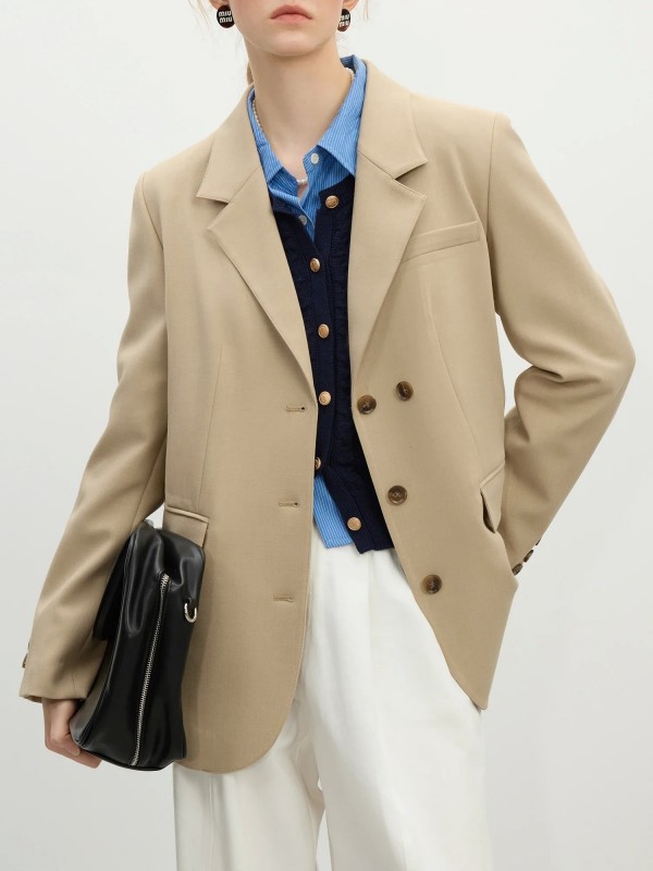 Blazer negro para mujer, ideal para la oficina.